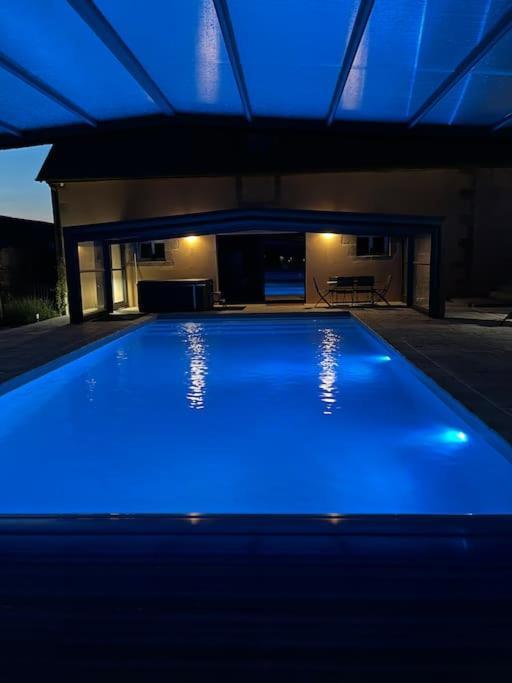 Gite La Bergerie, Piscine Chauffee, Couzon المظهر الخارجي الصورة