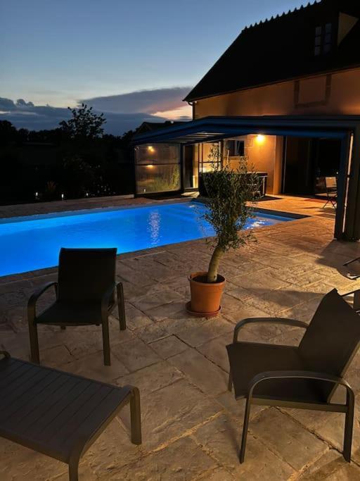 Gite La Bergerie, Piscine Chauffee, Couzon المظهر الخارجي الصورة